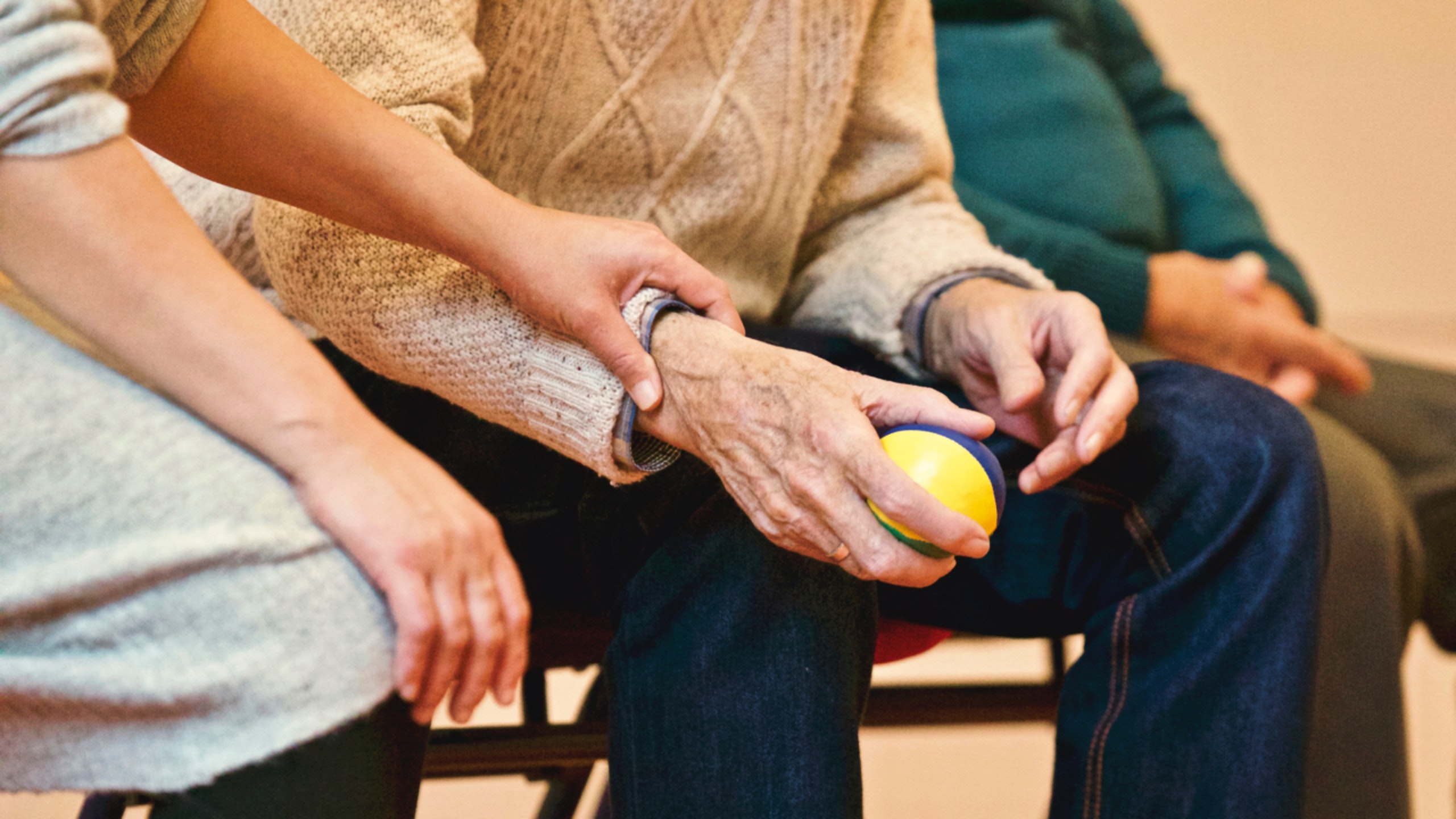 Read more about the article 5 Tips For Communicating With A Loved One With Dementia